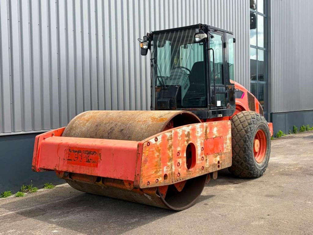 Caterpillar CS74 Photo 2