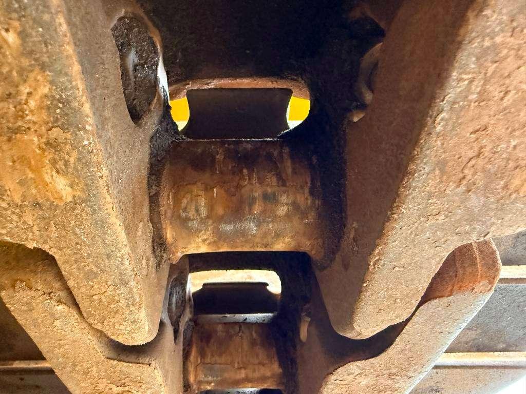 Caterpillar D8T LGP - German Machine / Ripper Valve Photo 25