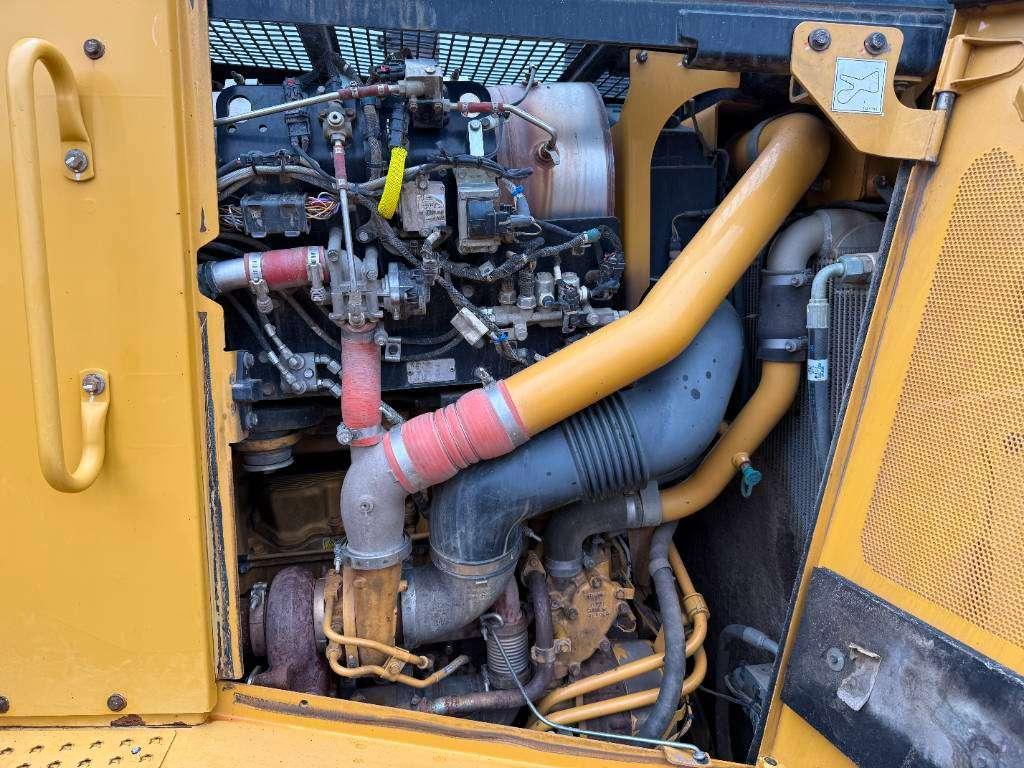 Caterpillar D8T LGP - German Machine / Ripper Valve Photo 27