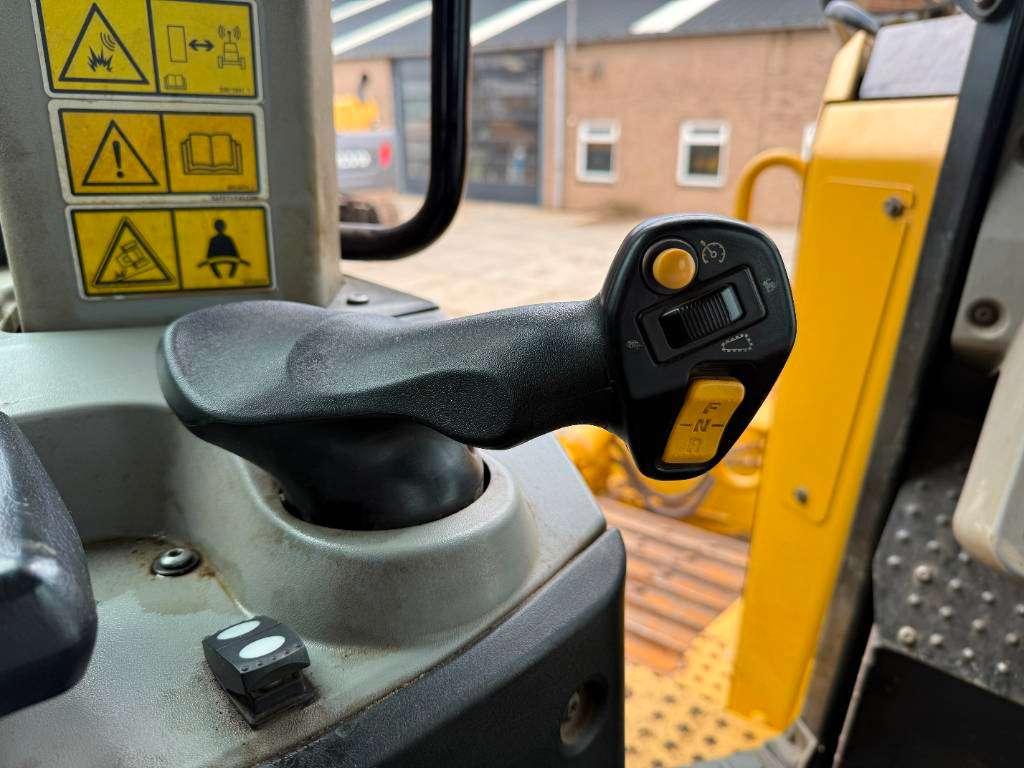 Caterpillar D8T LGP - German Machine / Ripper Valve Photo 9