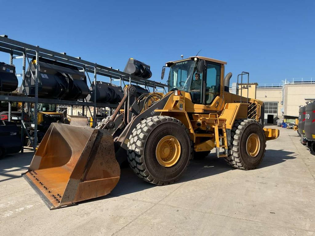 Volvo L150F Photo 2