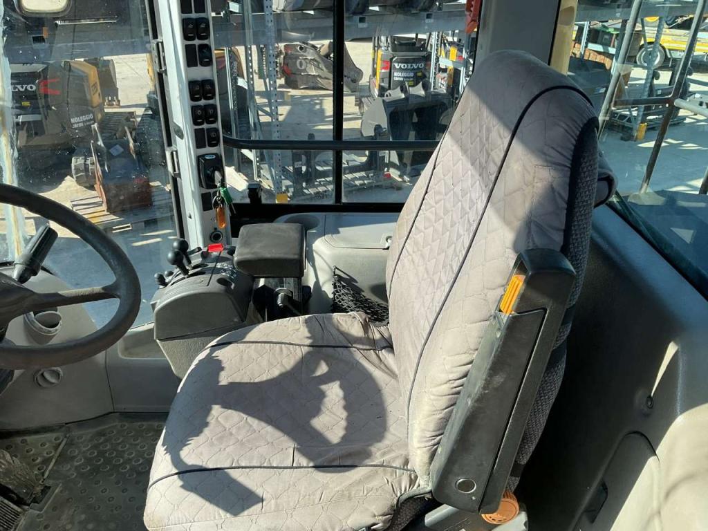 Volvo L150F Photo 8