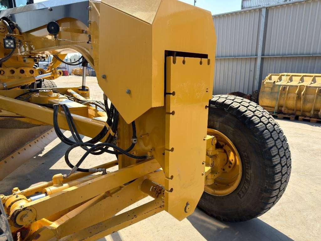 Caterpillar 140M2 Photo 16