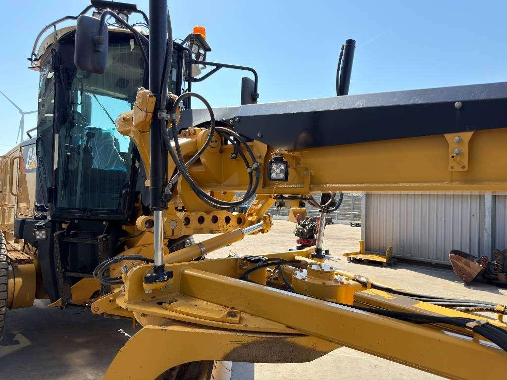 Caterpillar 140M2 Photo 17