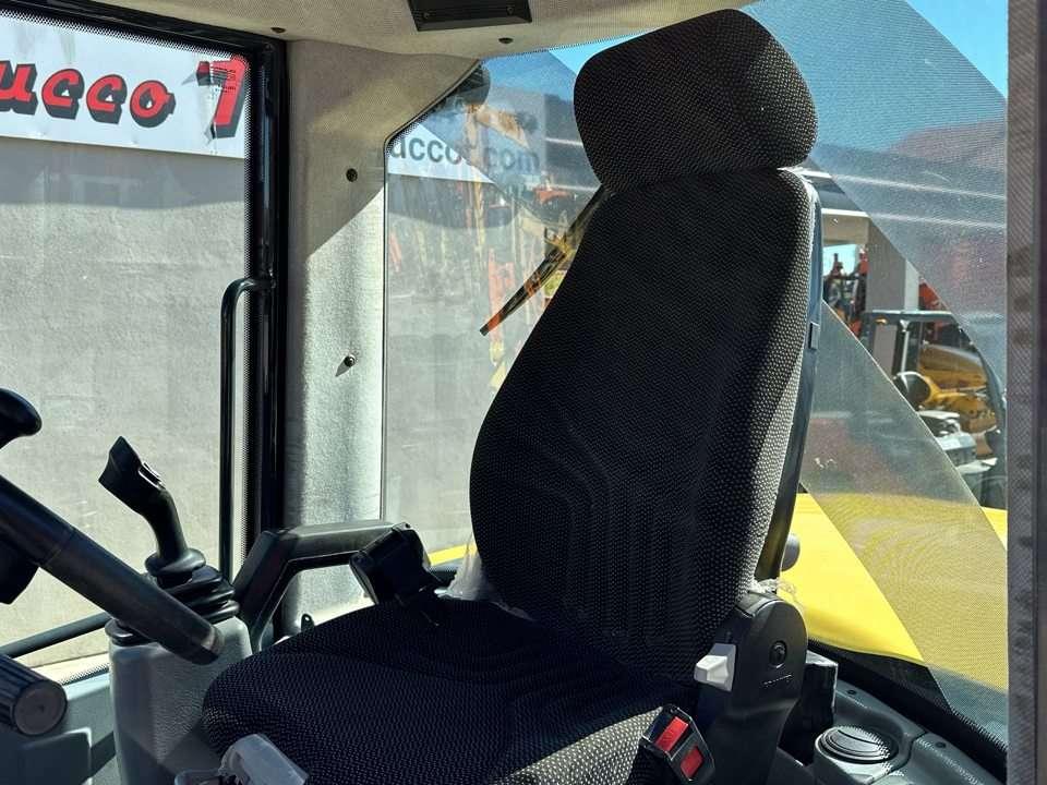 Yanmar V100 Photo 10