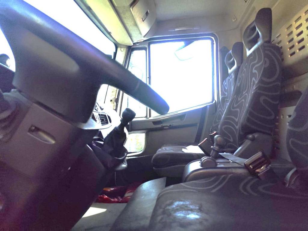 Iveco EUROCARGO 150E22P Photo 3