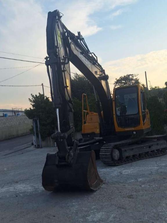 Volvo EC140B Photo 3