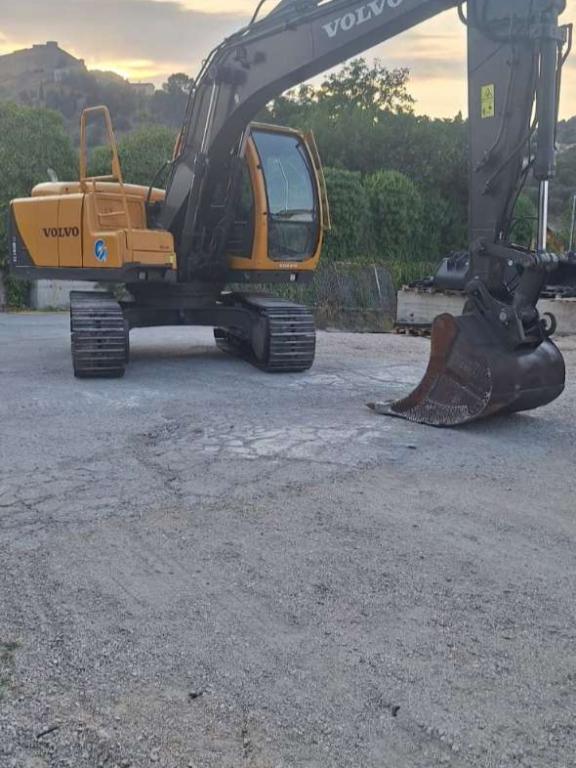 Volvo EC140B Photo 4
