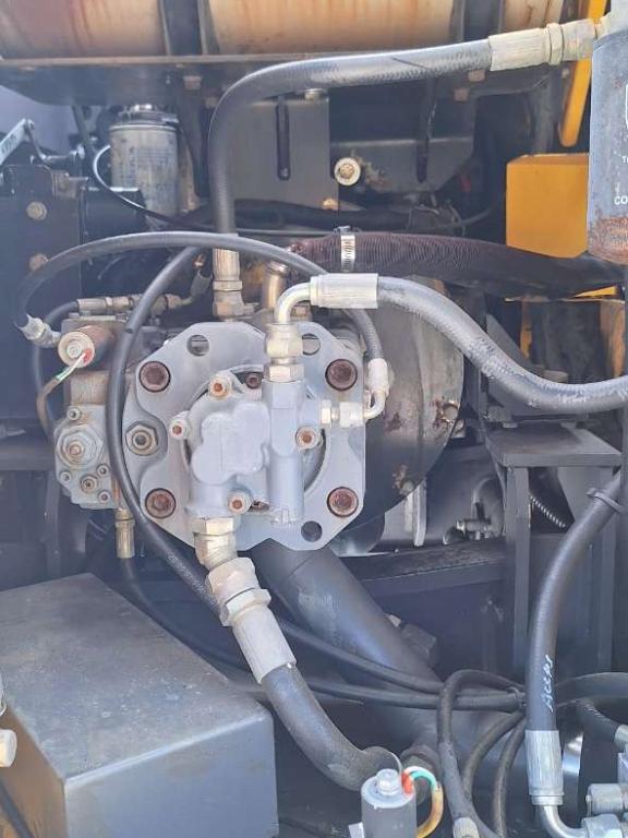 Volvo EC140B Photo 8