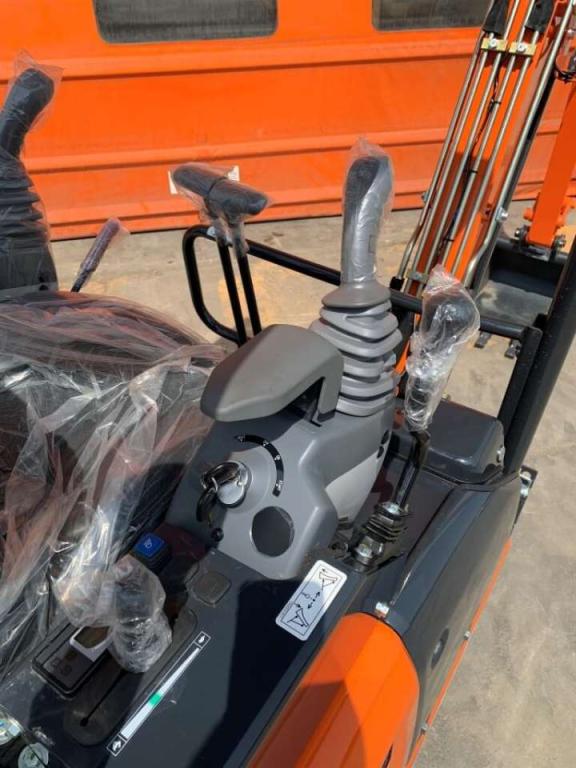 Hitachi ZX19U-6 Photo 8