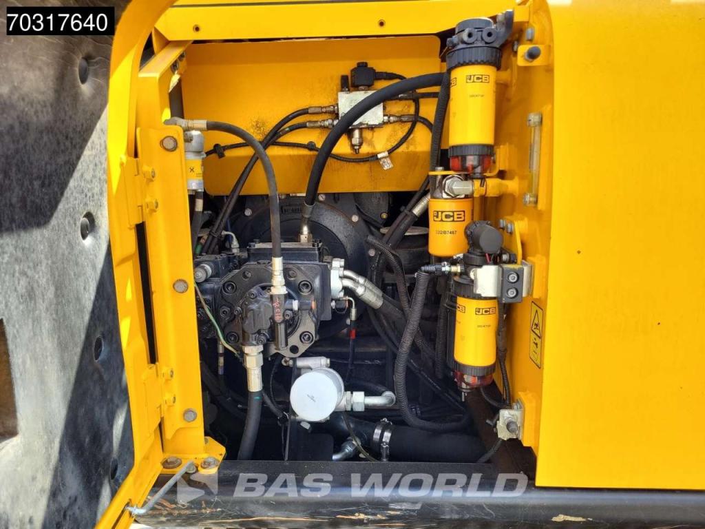 JCB JS131 LC Photo 20