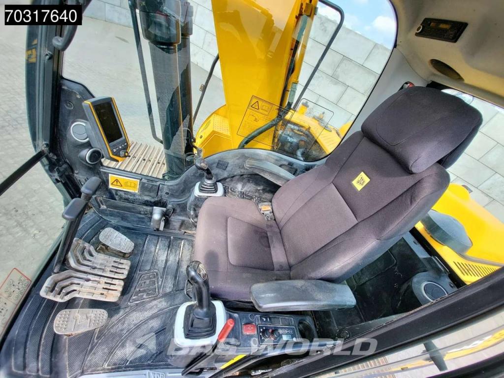 JCB JS131 LC Photo 29