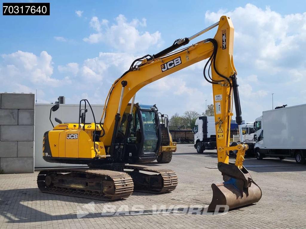 JCB JS131 LC Photo 6