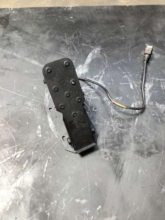 Pédale d'accélérateur pour Bitelli BB650 Photo 1