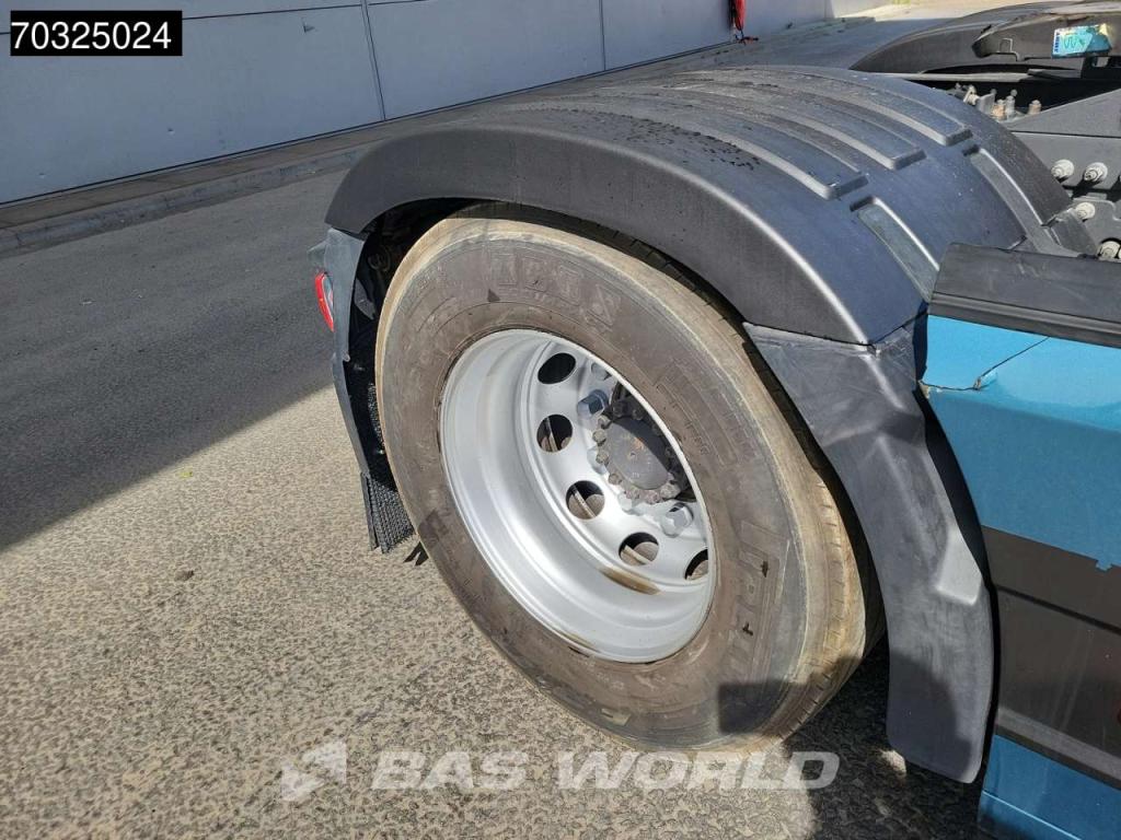 Volvo FM 460 4X2 2x Tanks ADR Standklima ACC Photo 17