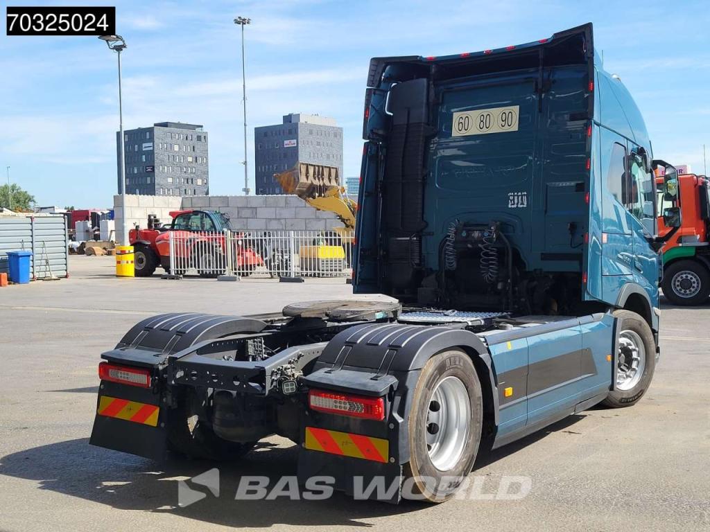 Volvo FM 460 4X2 2x Tanks ADR Standklima ACC Photo 9