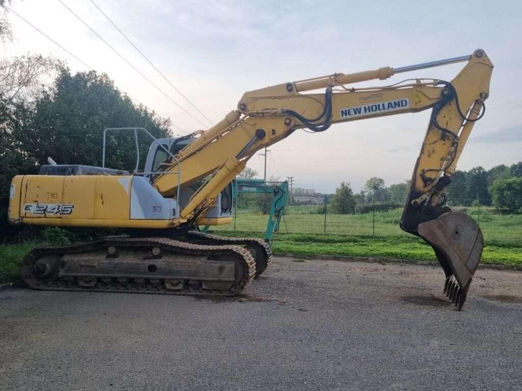 New Holland Kobelco E235 Photo 10