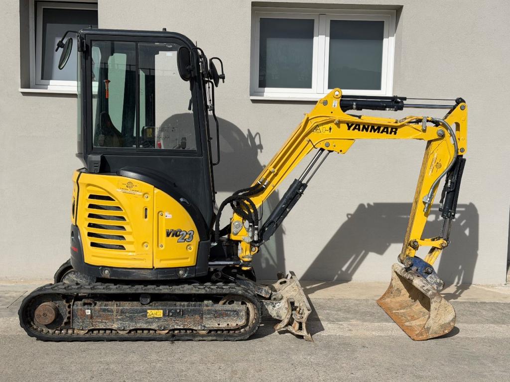 Yanmar Vio23 Photo 1
