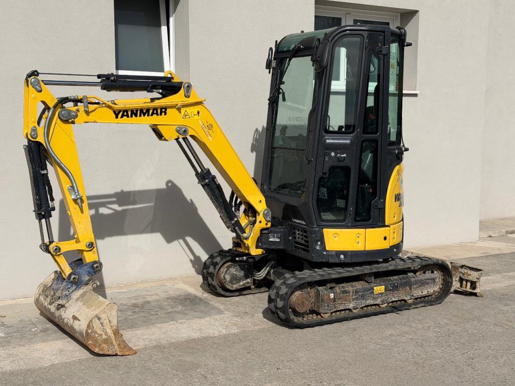 Yanmar Vio23 Photo 5
