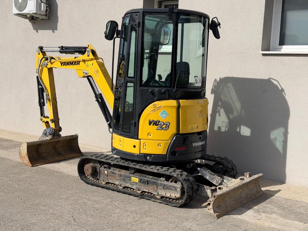 Yanmar Vio23 Photo 6