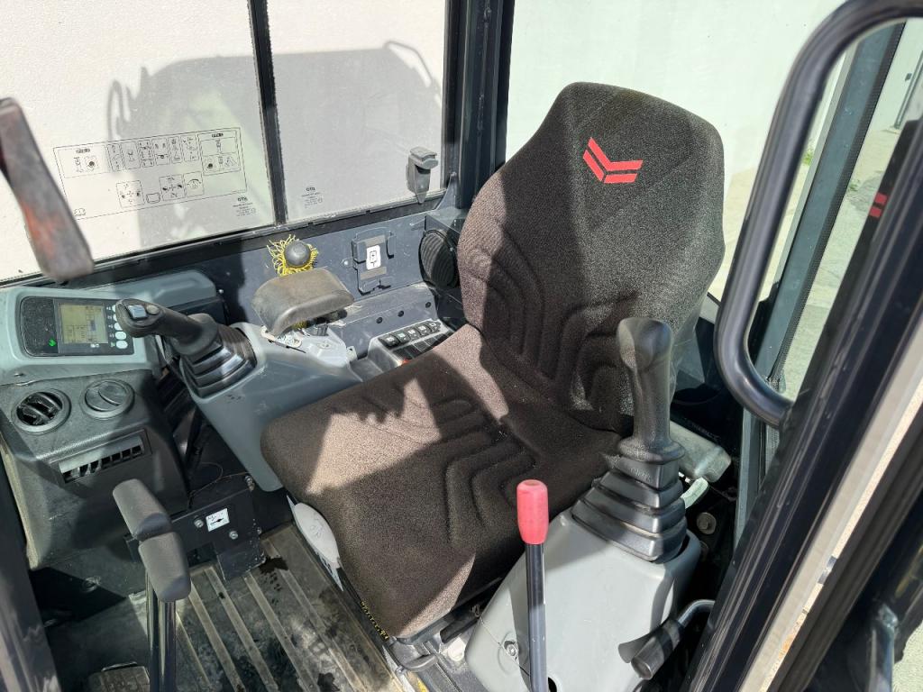 Yanmar Vio23 Photo 7