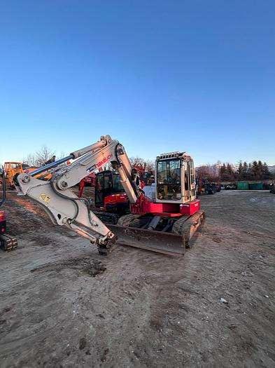 Takeuchi 180 FR Photo 1