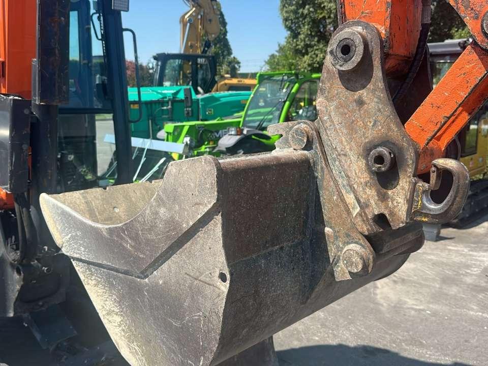 Hitachi Zaxis 55U-5A Photo 4