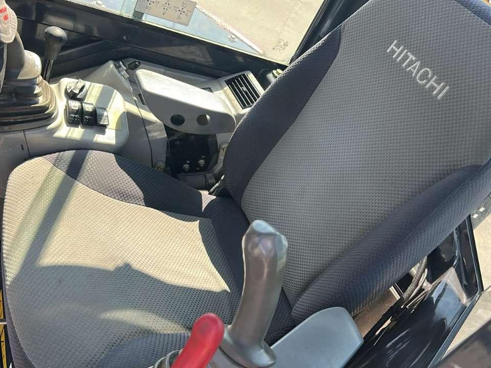 Hitachi Zaxis 55U-5A Photo 9