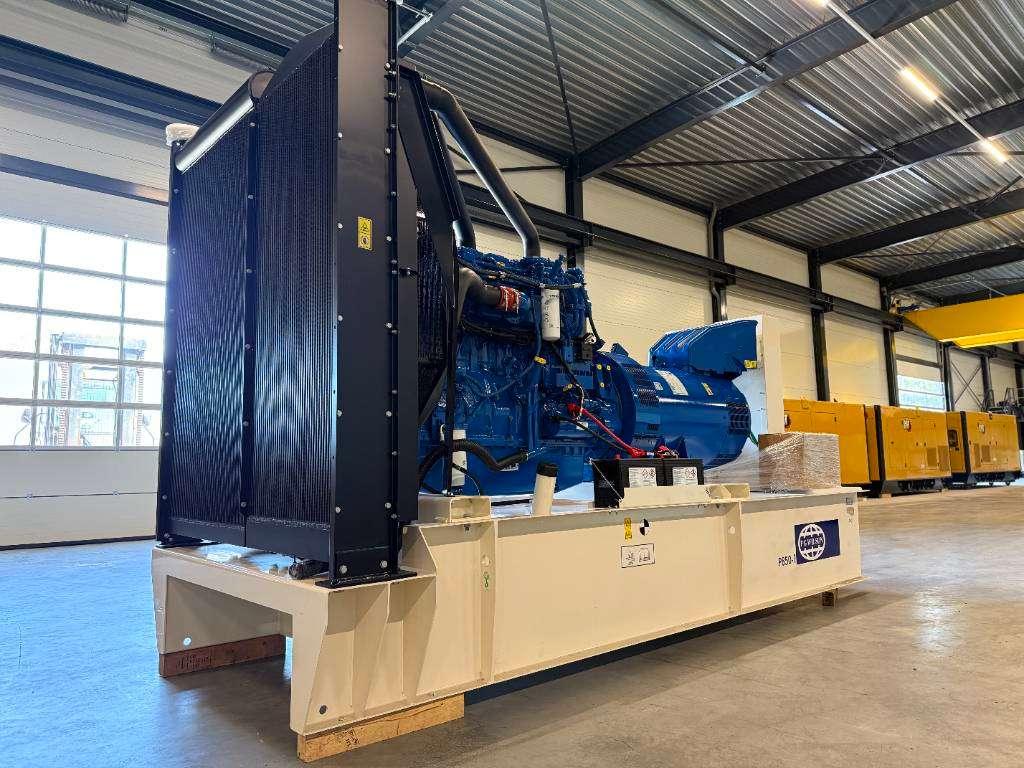 FG Wilson P850-1 - 850 kVA Open Genset - DPX-16024-O Photo 4