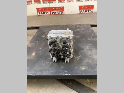 Distributeur hydraulique pour Hitachi ZX135US-7 en vente par Massucco T. Srl Area Ricambi