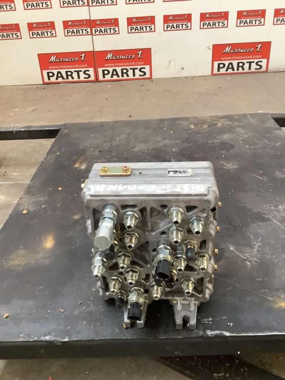 Distributeur hydraulique pour Hitachi ZX135US-7 Photo 3