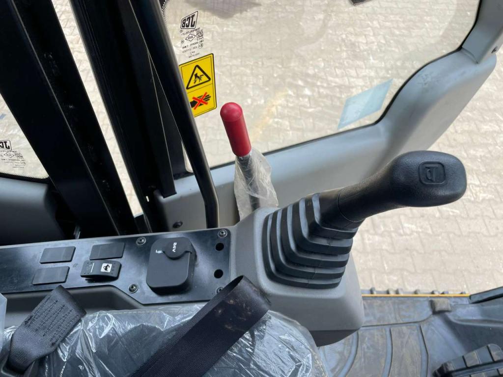 JCB 245 HD LR Photo 20