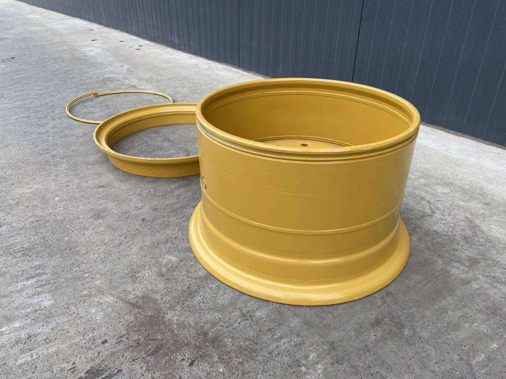 Caterpillar 140H / 140M / 140K / 160H / 160M Rim Photo 5