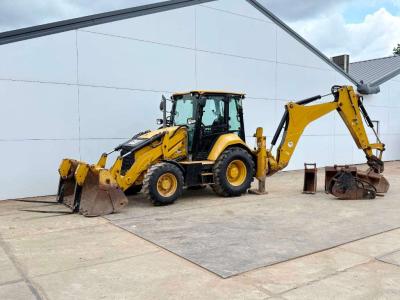 Caterpillar 427F2 - Telescopic / 6/1 Bucket + Forks + Hammer en vente par Boss Machinery