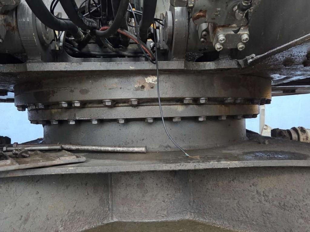 Volvo slewing ring 14566018 for Volvo ECR235CL, ECR235DL, EW180C... Photo 2