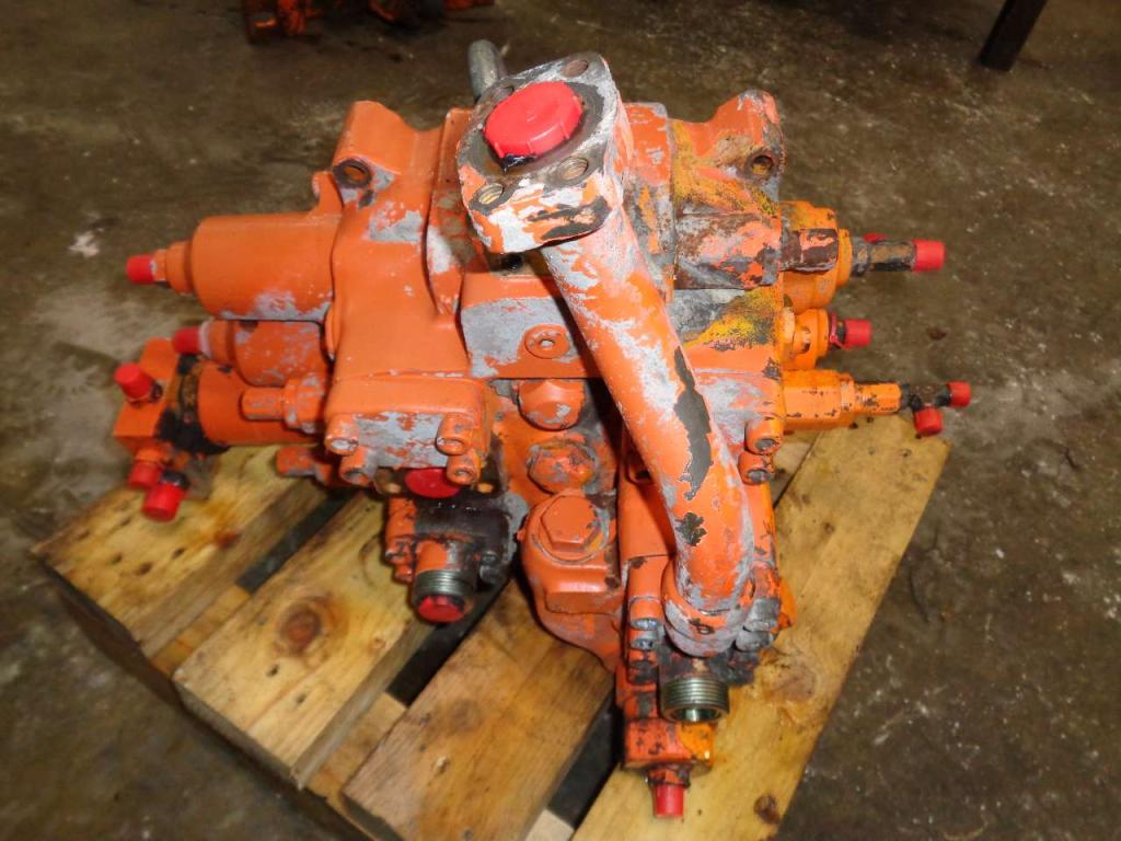 Distributeur hydraulique pour Fiat Hitachi Fr 220.2 Photo 1