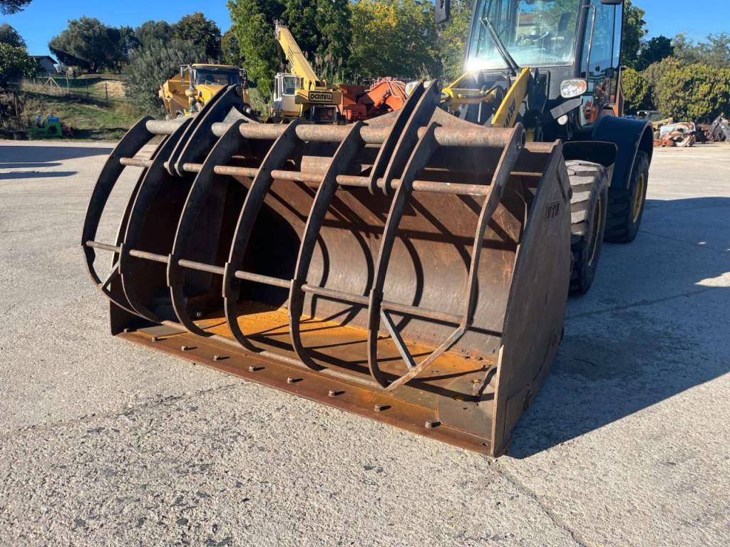 Komatsu WA100M-7 Photo 15