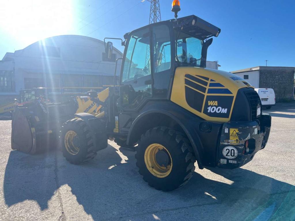 Komatsu WA100M-7 Photo 2