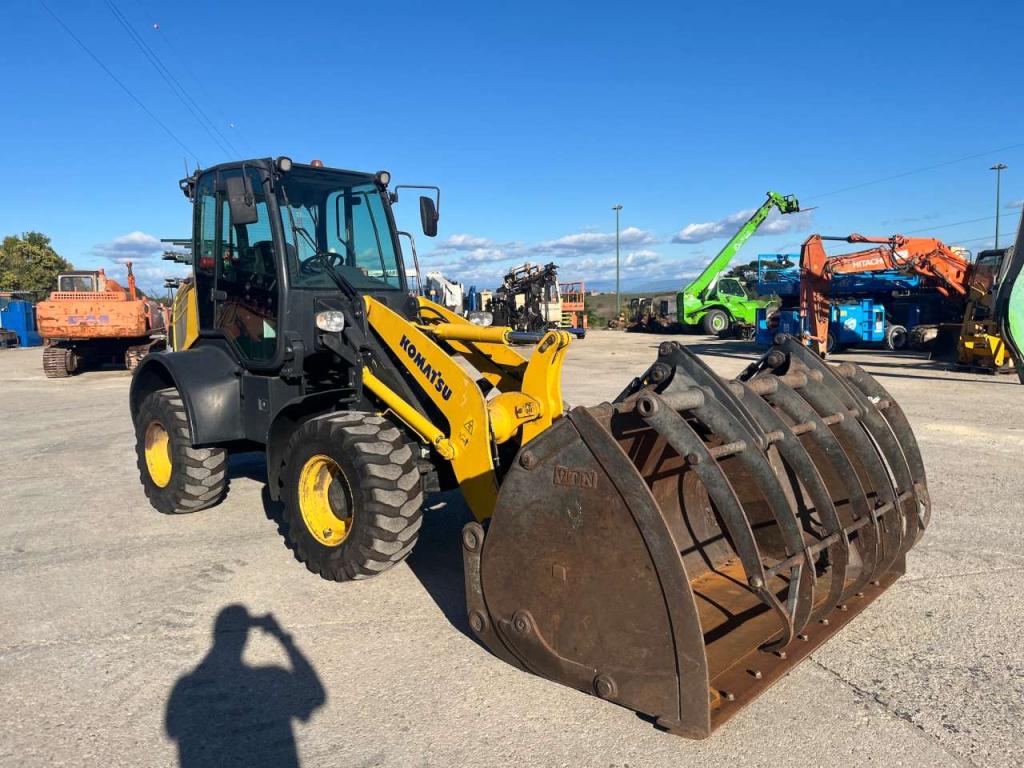 Komatsu WA100M-7 Photo 4