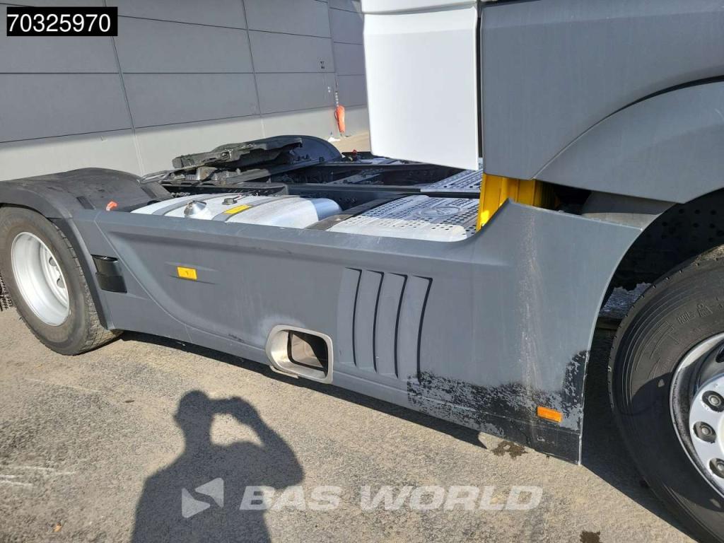 Mercedes-Benz Actros 1845 4X2 BigSpace Retarder 2xTanks Standklima Photo 13