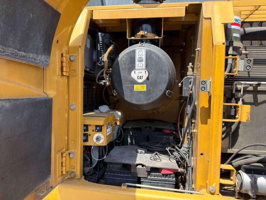 Caterpillar 323D L Photo 27