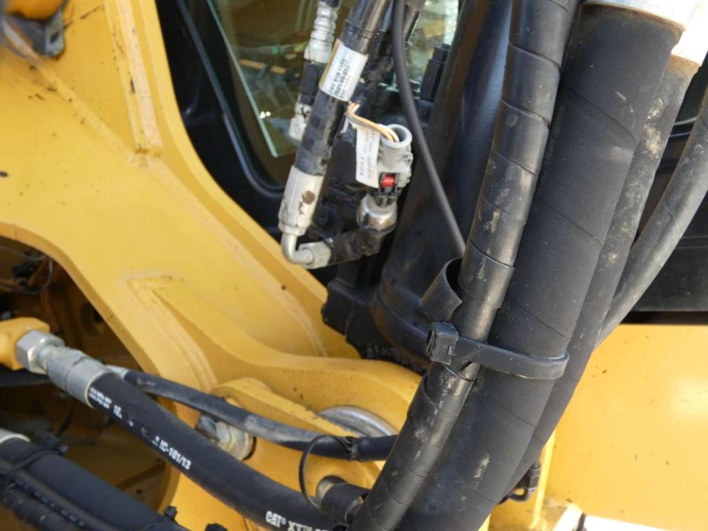 Caterpillar 330 Photo 11
