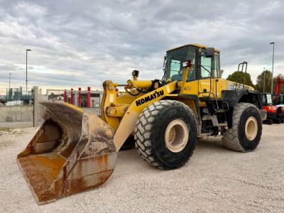 Komatsu WA470-5 Photo 1