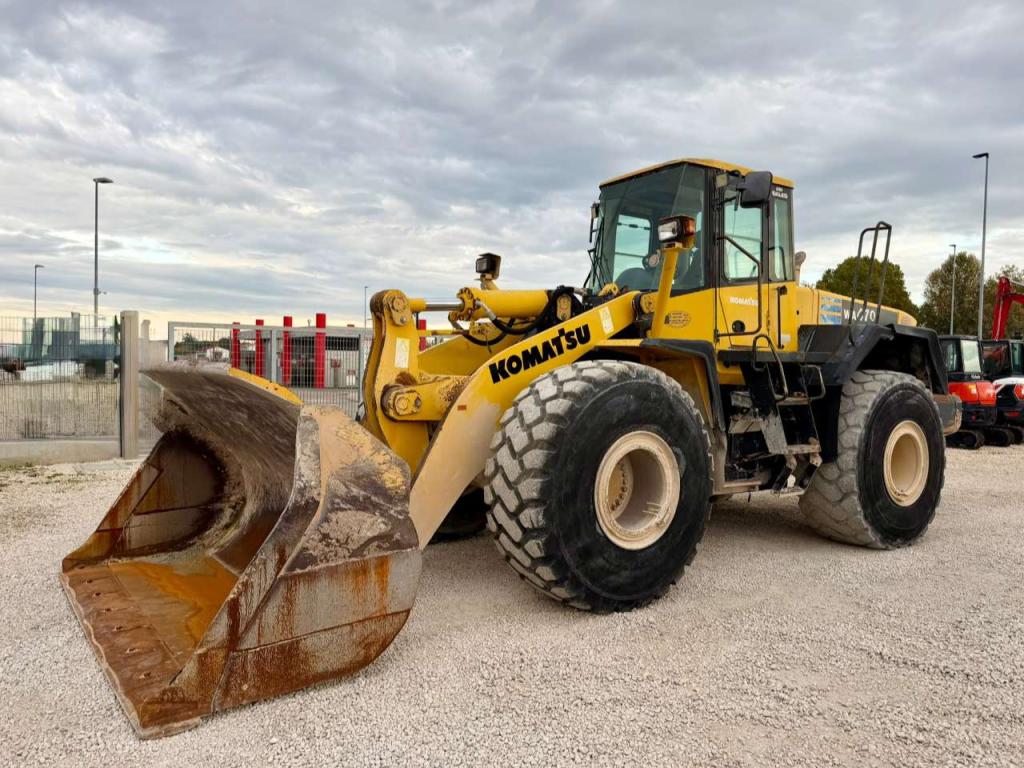 Komatsu WA470-5 Photo 1
