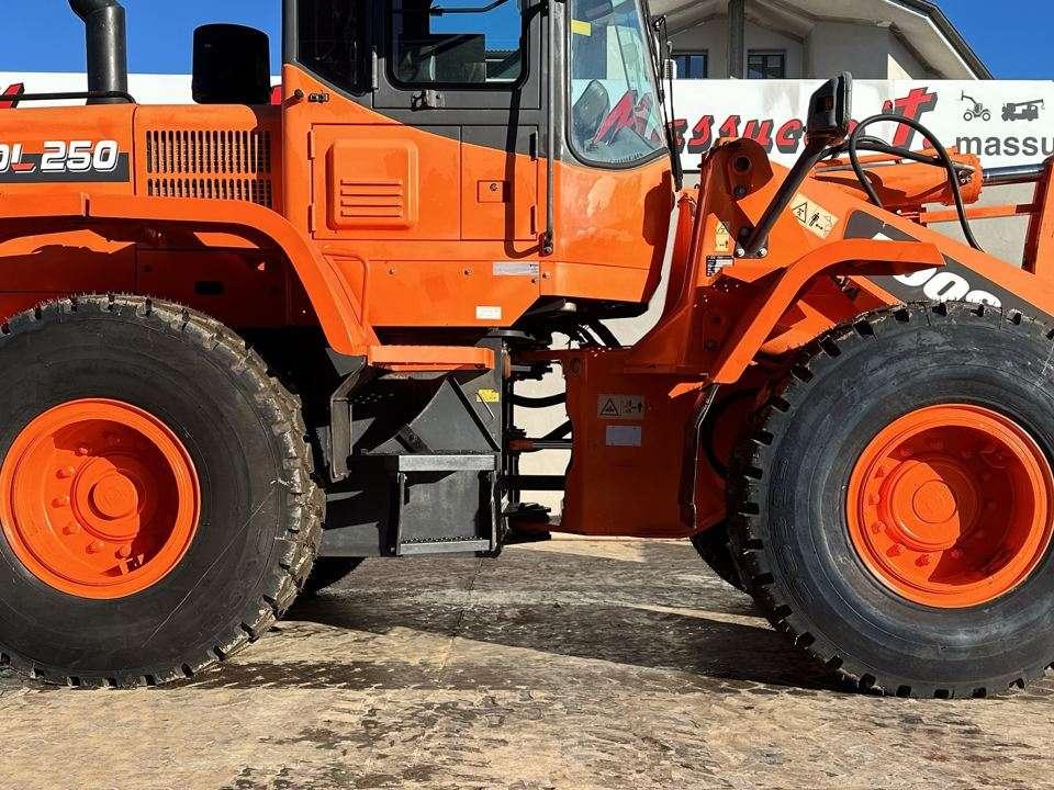 Doosan DL250 Photo 3