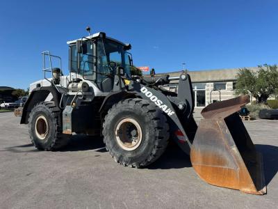 Doosan DL 300-3 Photo 1