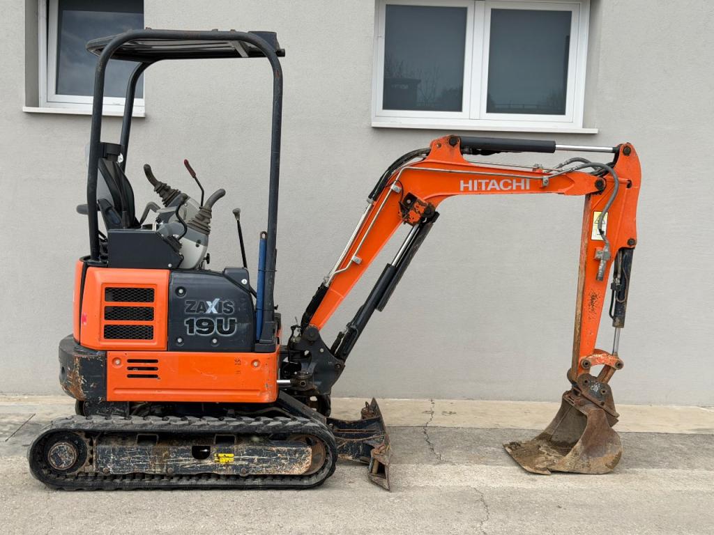 Hitachi ZAXIS 19U Photo 1