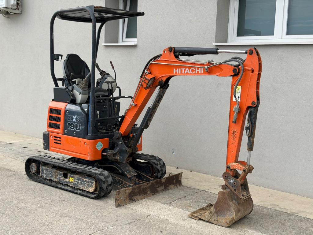 Hitachi ZAXIS 19U Photo 2