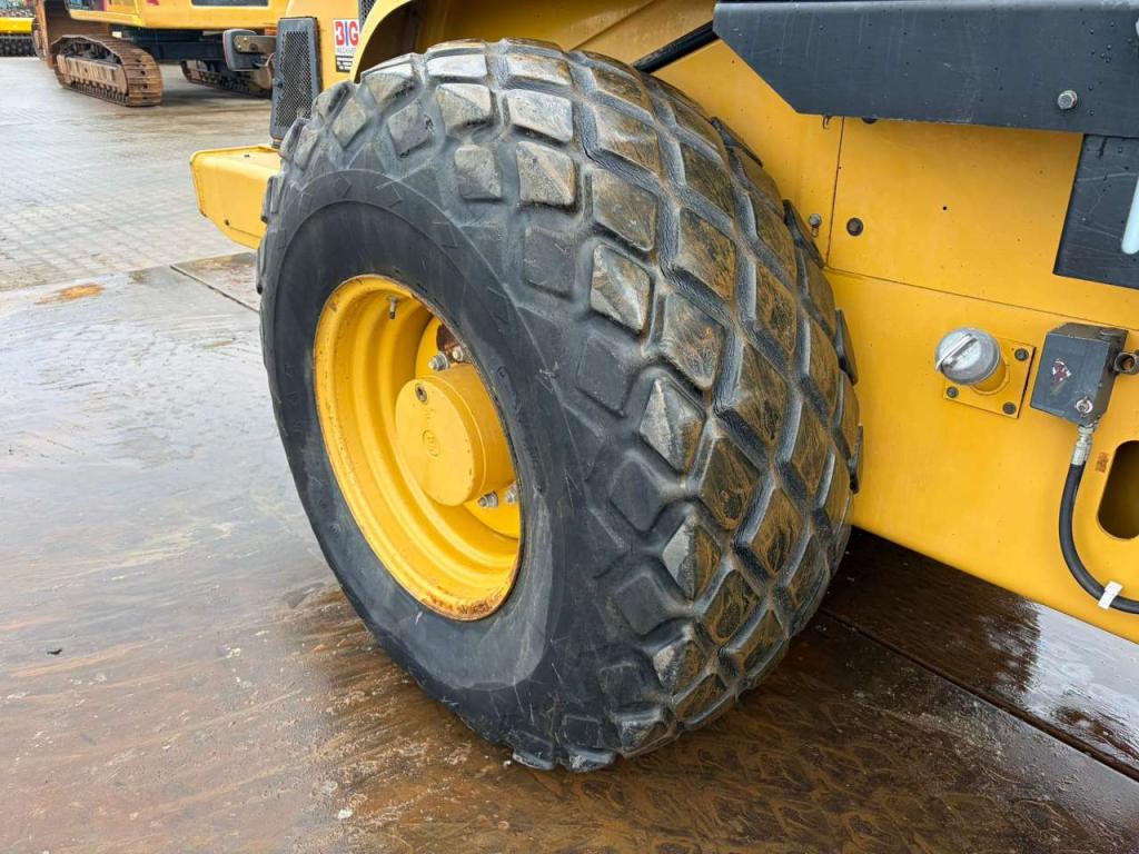 Caterpillar CS563E Photo 16