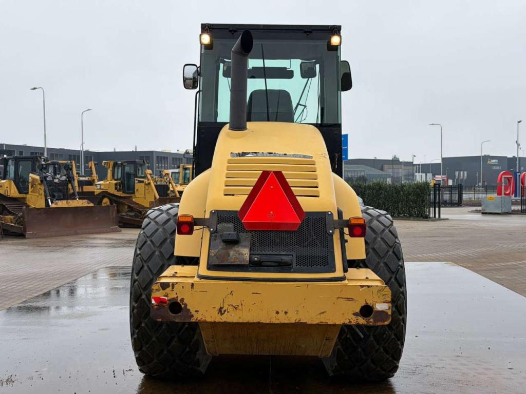 Caterpillar CS563E Photo 4